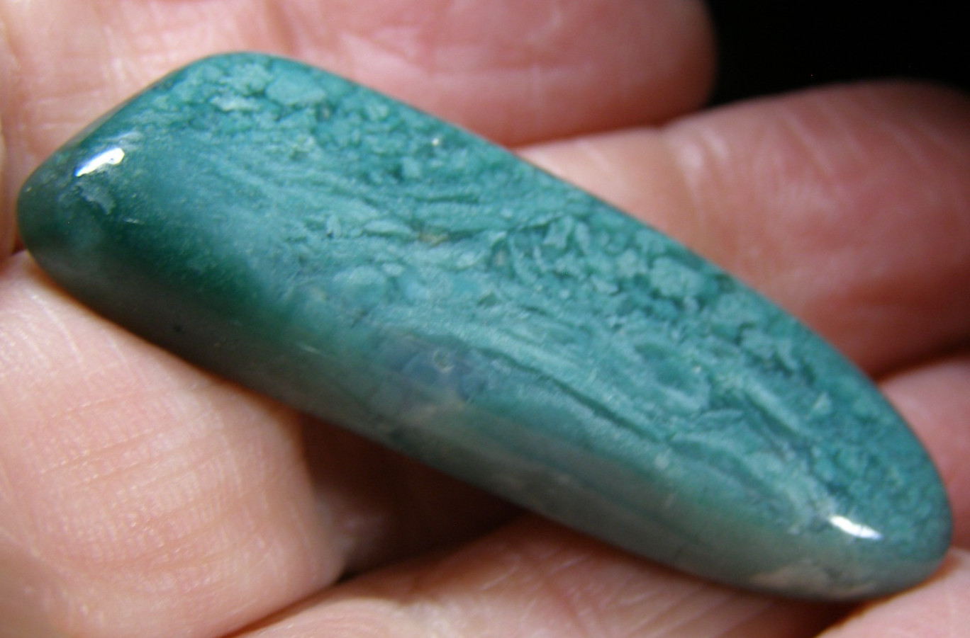 SUPERB MTOROLITE POLISHED MINI-WAND – 4.7 x 1.5 cms 12.57 gms Chrome Chalcedony