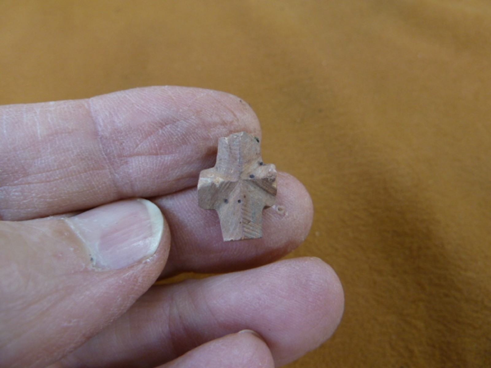 (CR593-60) 5/8″ SMALL Fairy Stone CHRISTIAN CROSS Staurolite Crystal MATRIX