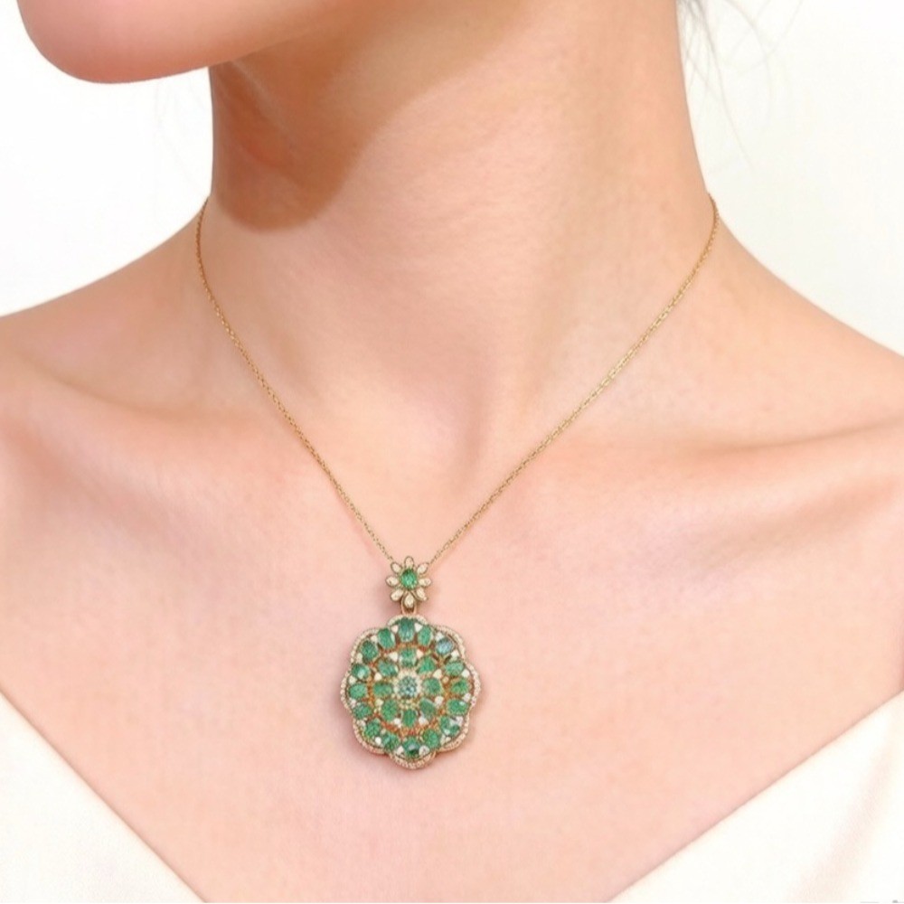 Natural Emerald flower pendant Necklace Jewelry S925 Silver Plated 18K Gold Gift