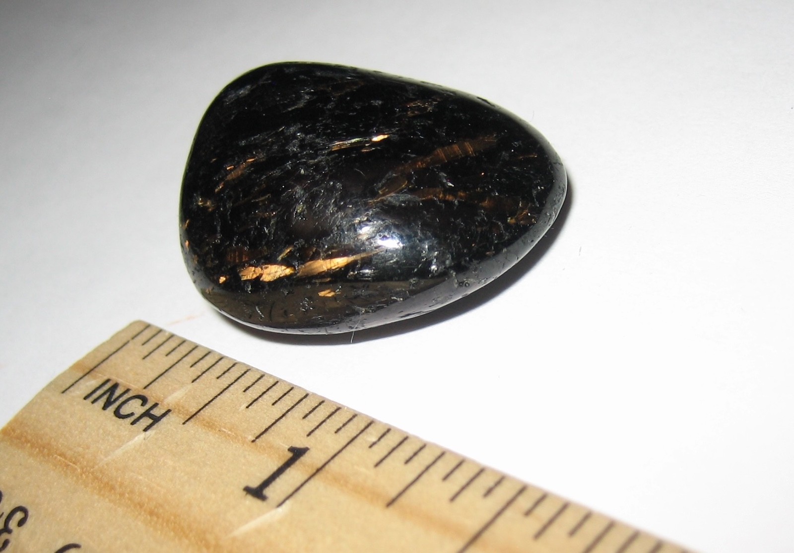 TUMBLED POLISHED NATURAL 1″ x 0.5″ AUTHENTIC NUUMMITE STONE GREENLAND ~ 16.3g *9