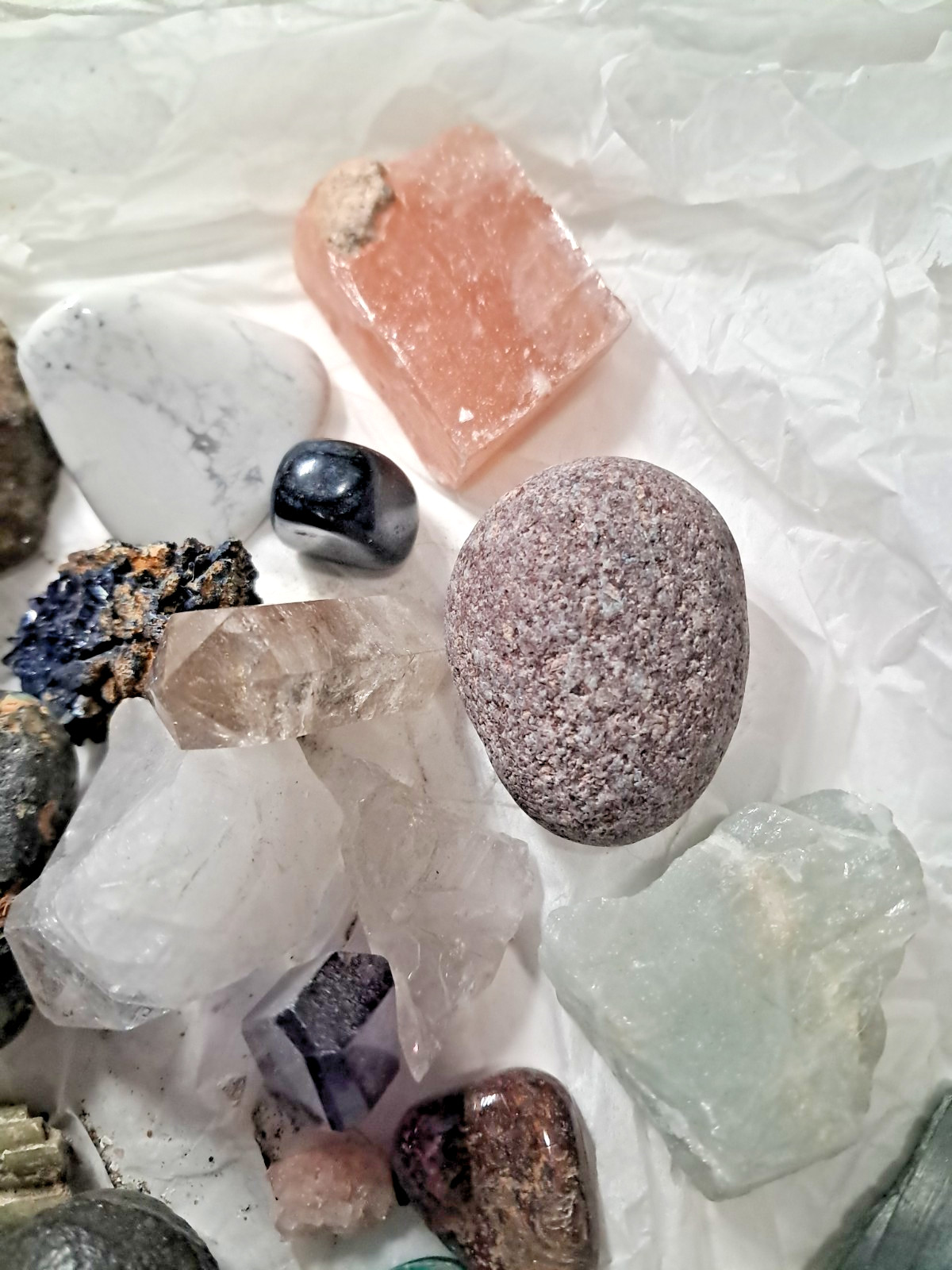 Mixed Lot of Assorted Crystals/ Rough & Tumbled Stones 2.7 lbs