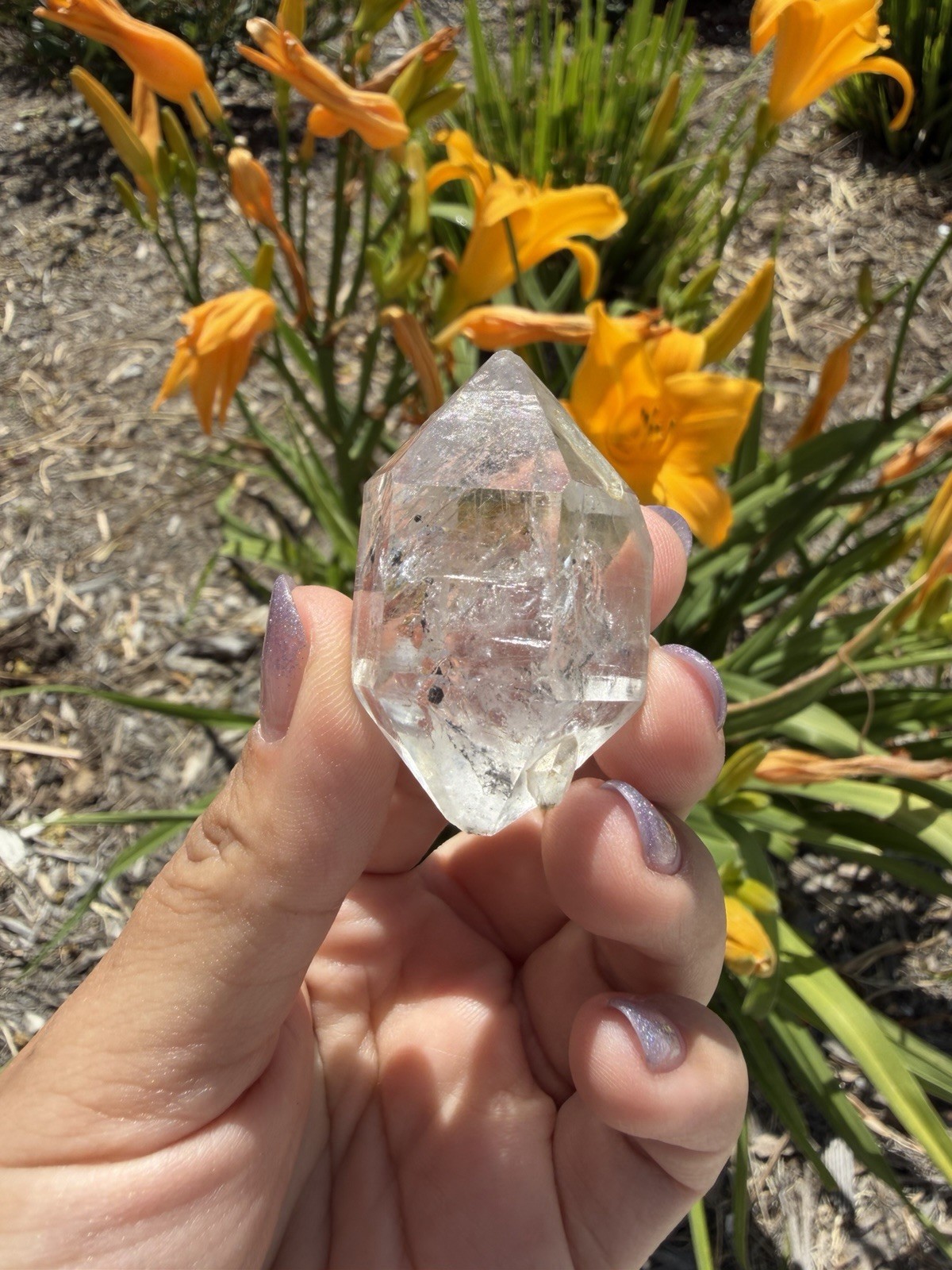 Natural Enhydro Quartz w/ Moving Bubble &/or Carbon/Black Inclusions,A484