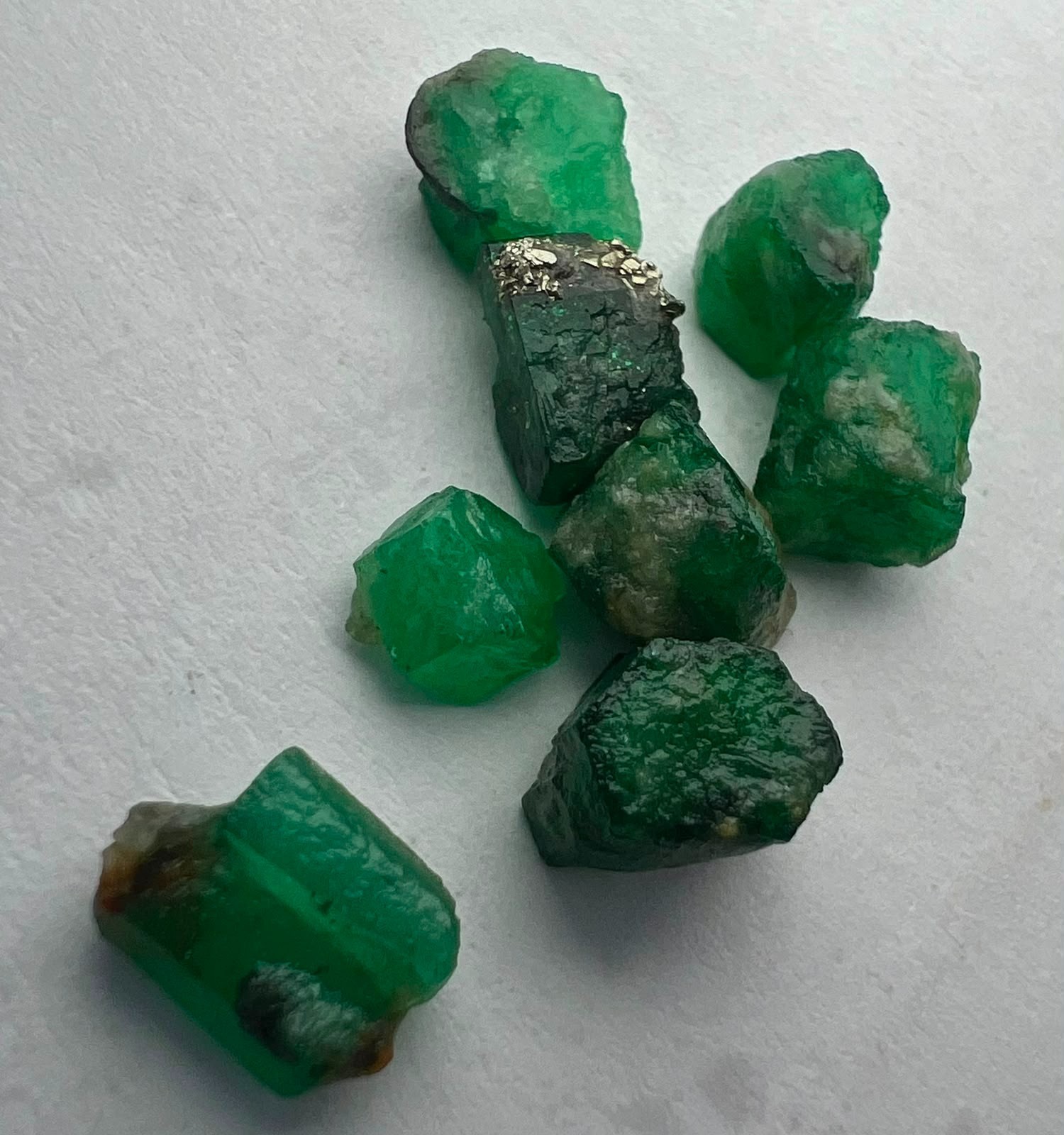 15CT, Top Quality Natural Green Emerald Crystals Rough Lot From Swat Pakistan