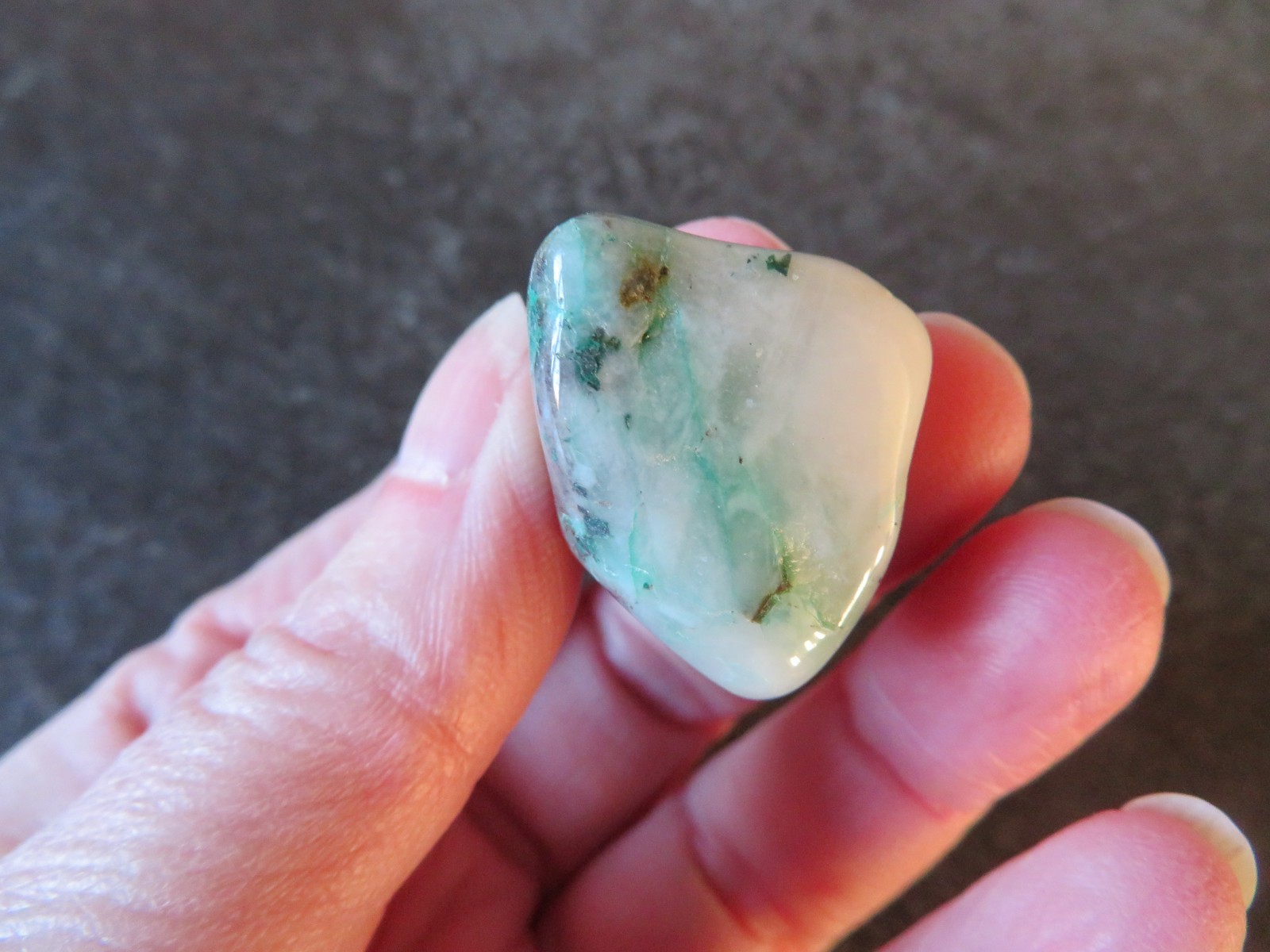 RARE DIOPTASE IN QUARTZ (16.8 grams / 22 mm) TUMBLESTONE (E3) MESSINA MINE, SA
