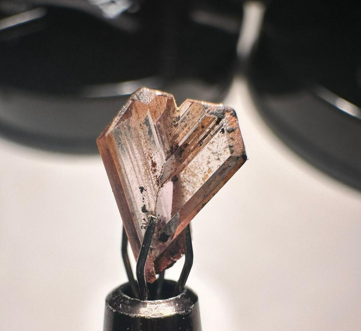 Natural V-Shape Diaspore Crystal 1.95ct 10mm Turkey Color Change