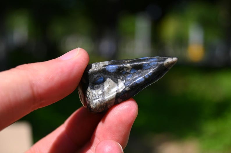 1.6″ Natural Quartz crow skull Carved Reiki Crystal decor 1pc(Random Delivery)