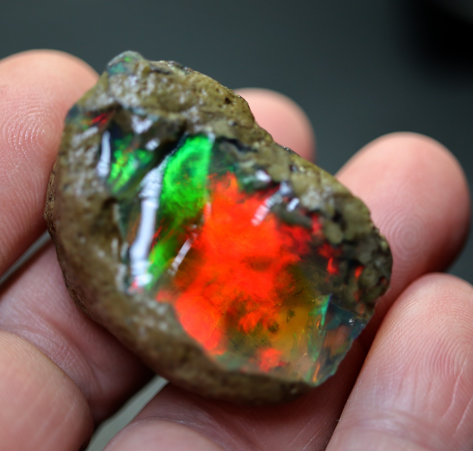 Flashy Opal rough. 140.25 carats, 28 g. 43 mm. Wegal Tena mine, Ethiopia