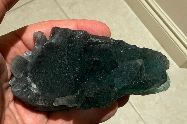 BEAUTIFUL ( 1 LB. 2 OZ) TRANSILLUMINATING GREEN FLUORITE,ZHEJIANG,CHINA