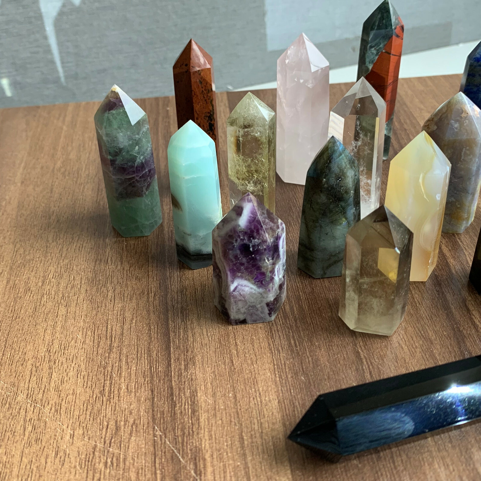 send randomly 18pcs a lot Natural quartz obelisk crystal wand point healing