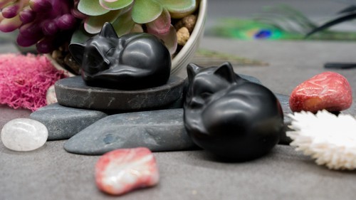 Obsidian Crystal Sleeping Cat Carving Stone Healing Protection Pet Trinket Decor