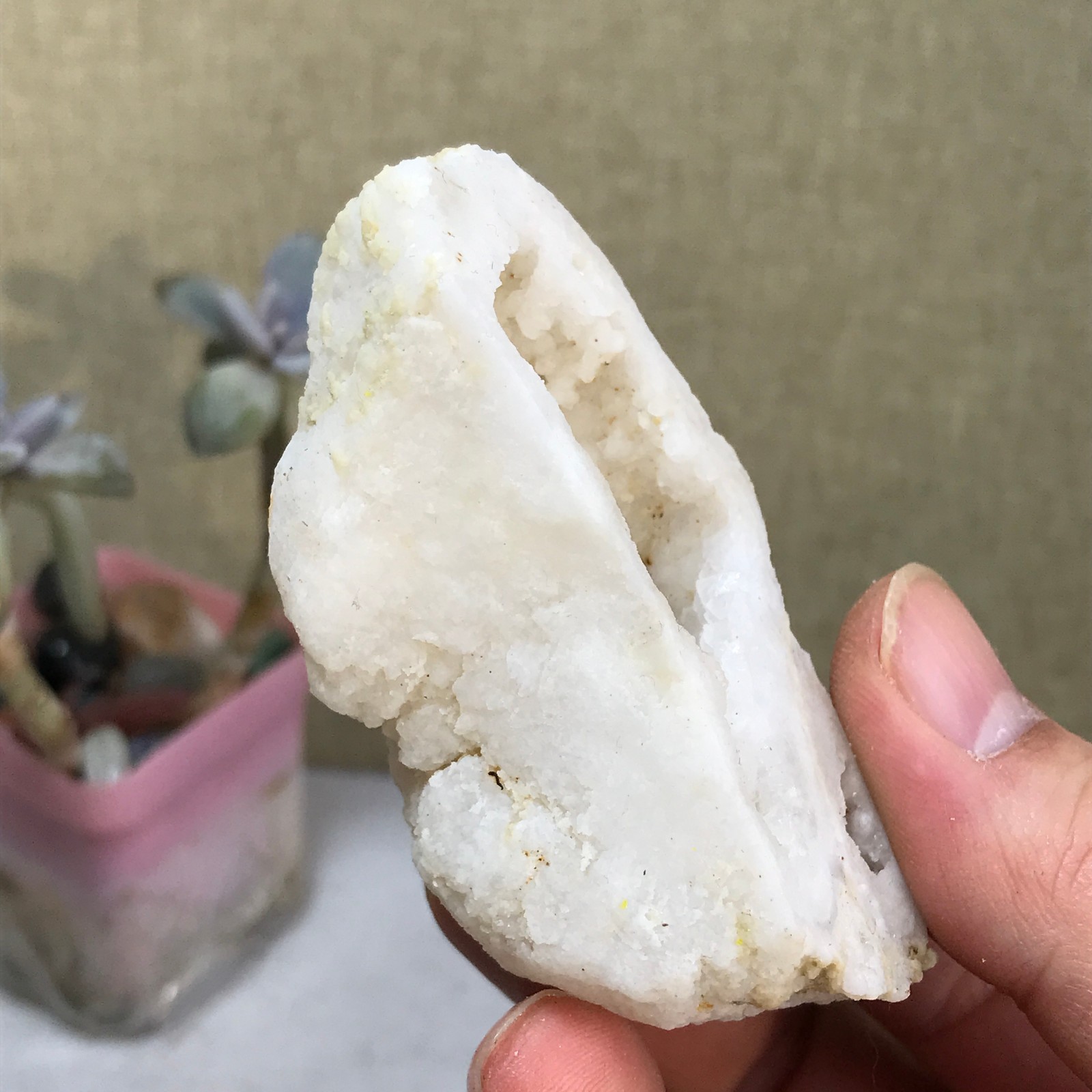 76g Natural white Agate Cave rough original Crystal specimens 75-35-30mm A2394
