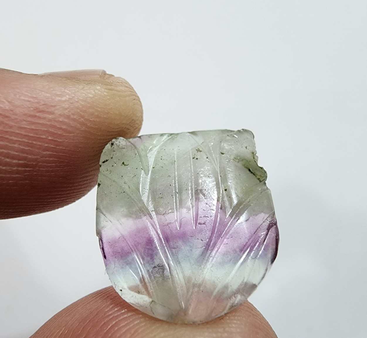 Top Quality Fine Designing Carving Rainbow Fluorite Fancy 18 Crt Loose Gemstone