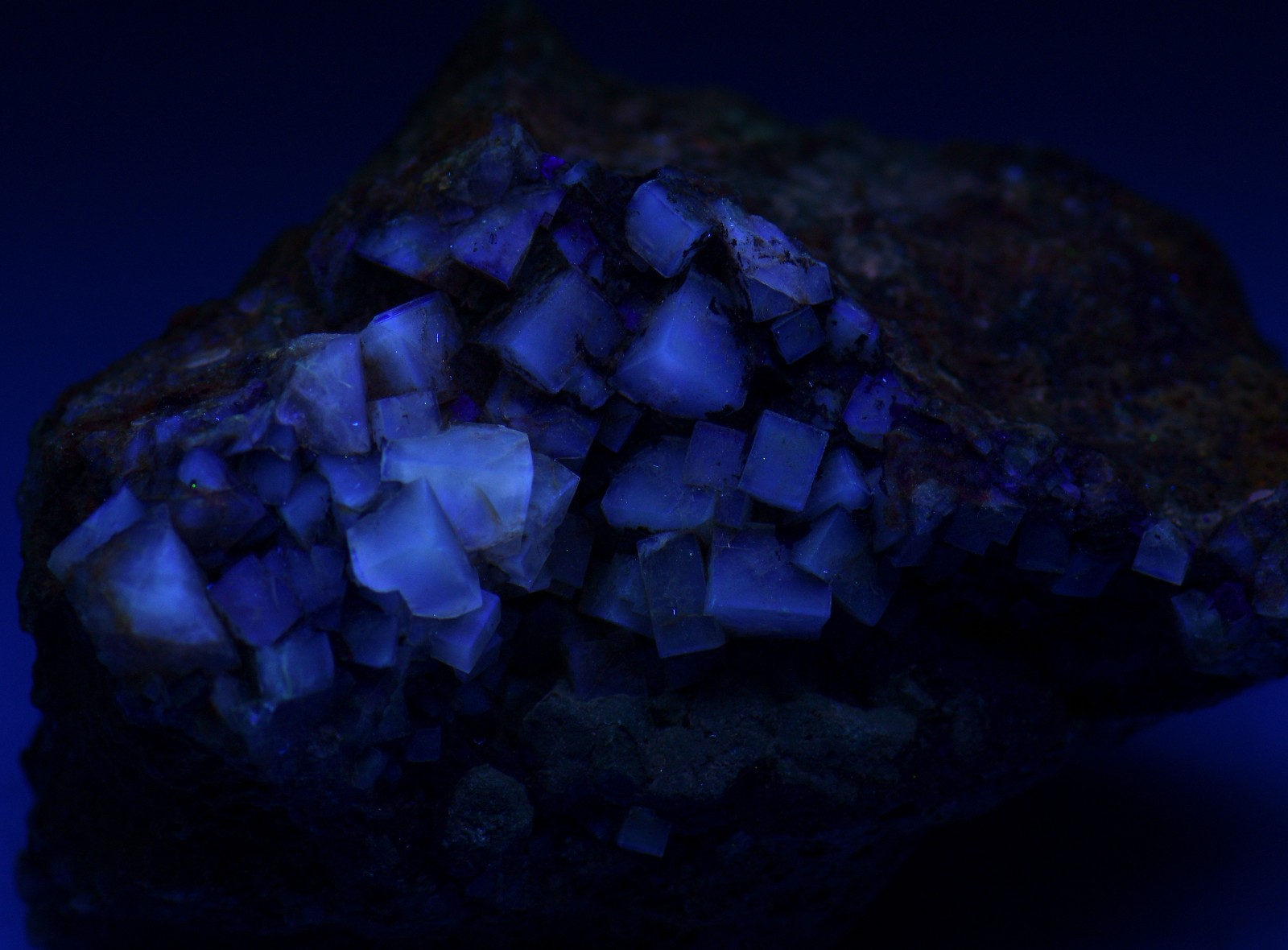 Fluorite crystals with Tar smell!. Illinois-Kentucky Fluorspar Dist. 118 grams.