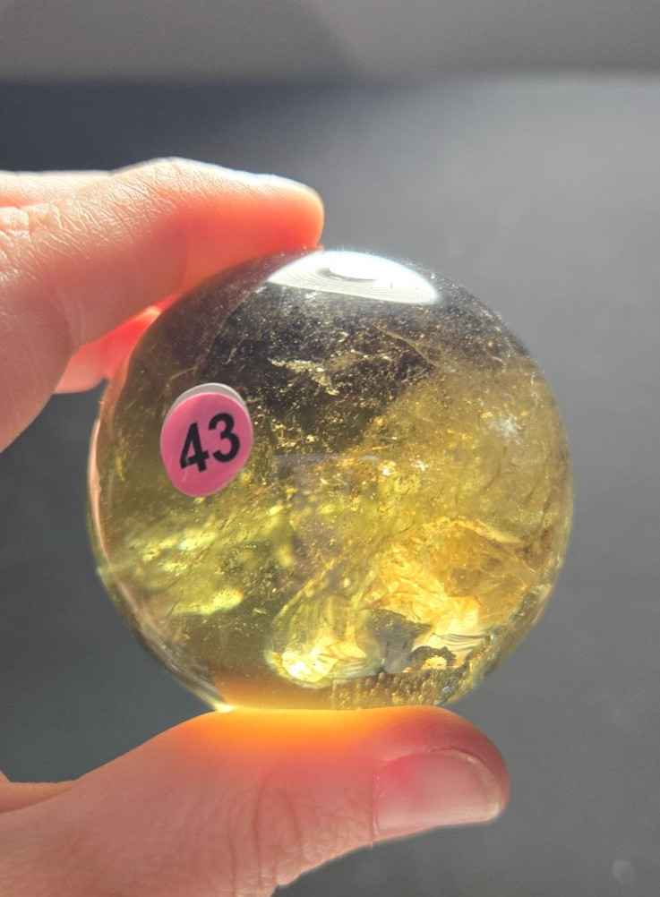 STUNNING CLEAR PHANTOM HIGH QUALITY SET OF 2 PHANTOM SMOKY CITRINE SPHERES – P43