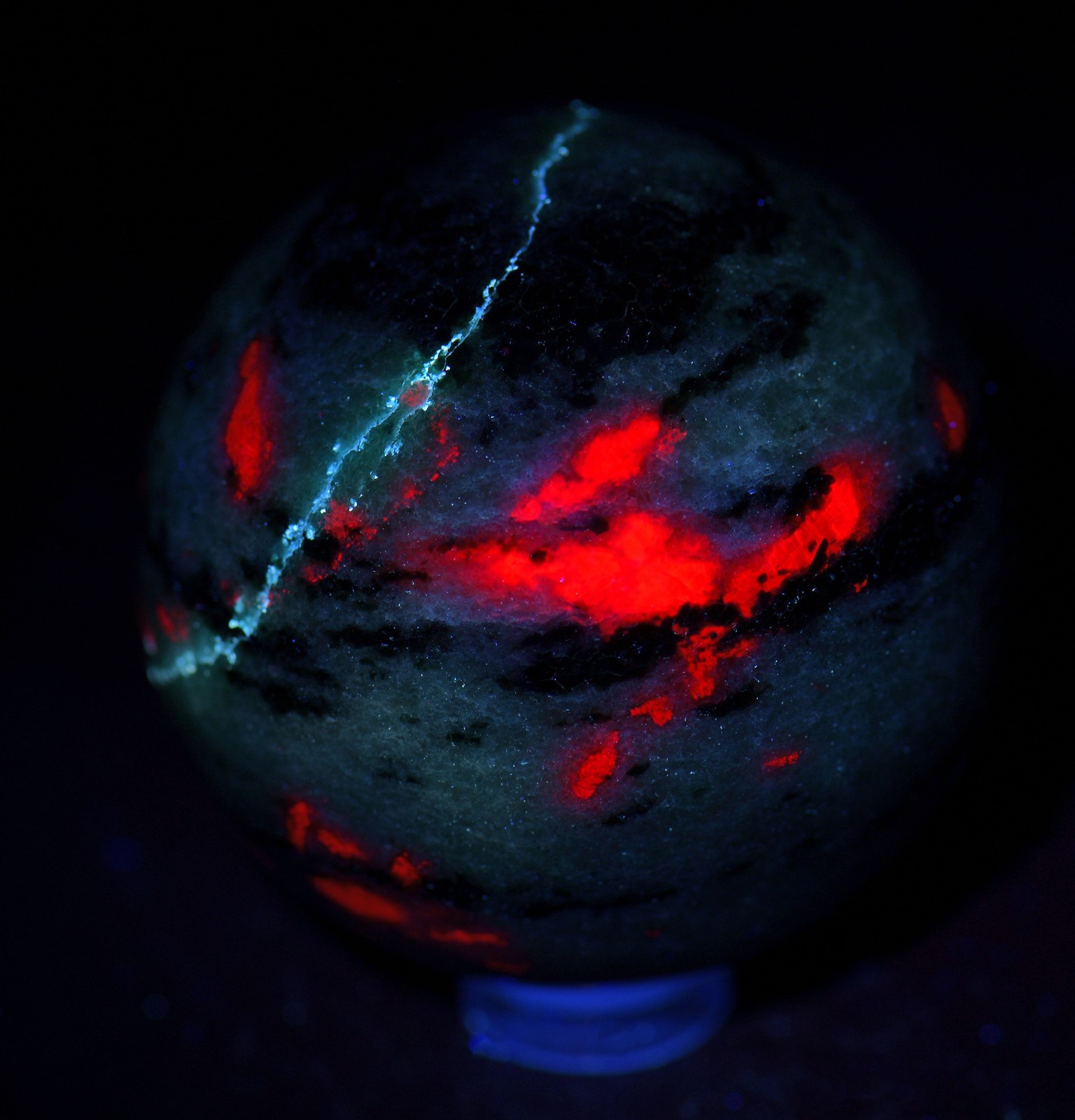 Ruby in Zoisite polished sphere, fluorescent. Tanzania. 238 grams.