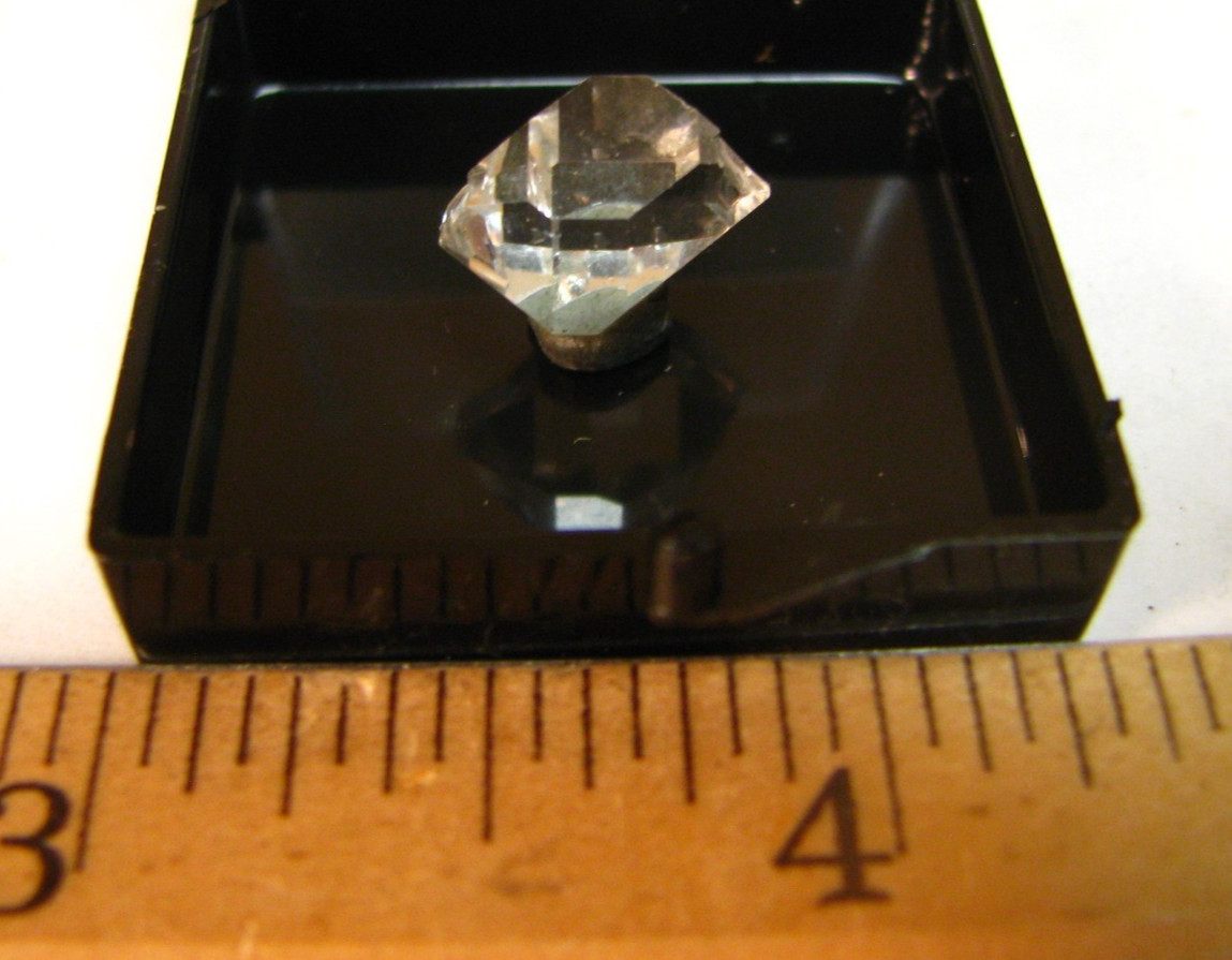 1/2in CLEAR HERKIMER DIAMOND/QUARTZ THUMBNAIL IN CASE HERKIMER NEW YORK USA#137