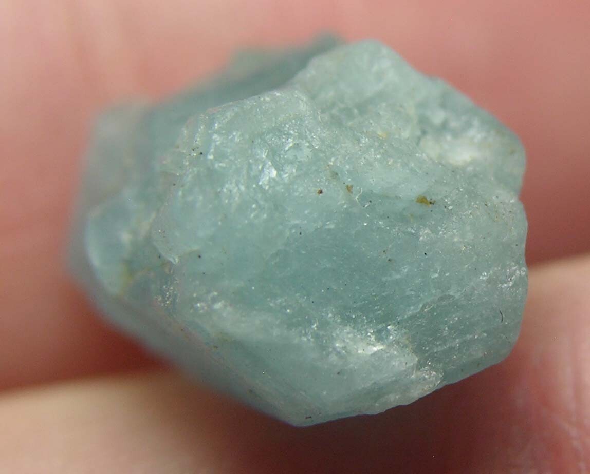 13.30ct Vietnam 100% Natural Rough Aquamarine Crystal Stick Specimen 2.65g 17mm