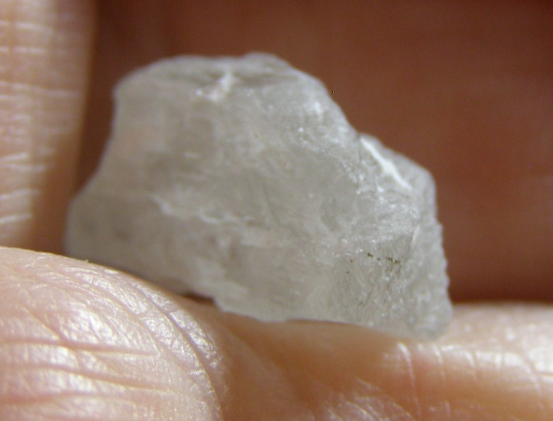 SMALL NATURAL PIECE OF ICE BLUE KUNZITE 1.5 x 0.9 cms 2.04 gm #1