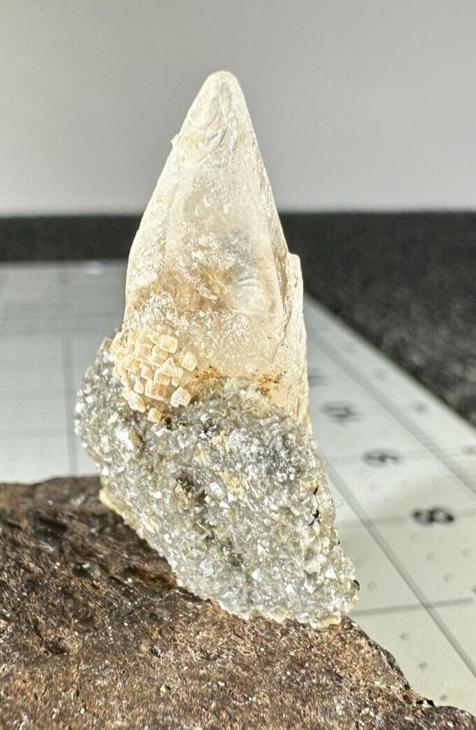 ➤ 1-1/2″ Tall SCALENOHEDRAL CALCITE Pleasant Ridge Rensselaer Indiana VIDEO➤697