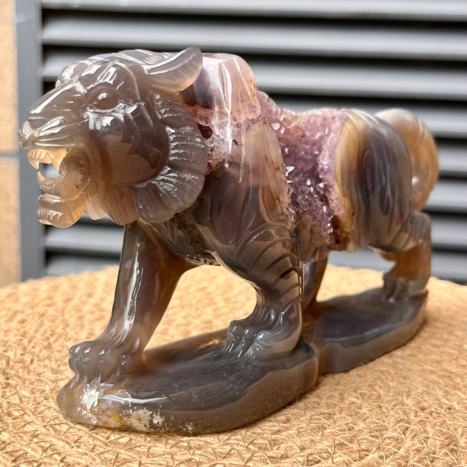 Natural Crystal Tiger Figurine Agate Traditional Stone Art Decor 860 g