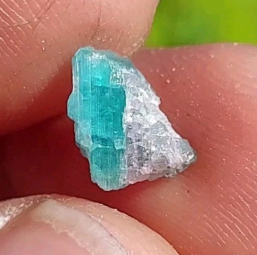 GEM PARAIBA CUPRIAN BLUE TOURMALINE COPPER BEARING BATALHA MINE BRAZIL