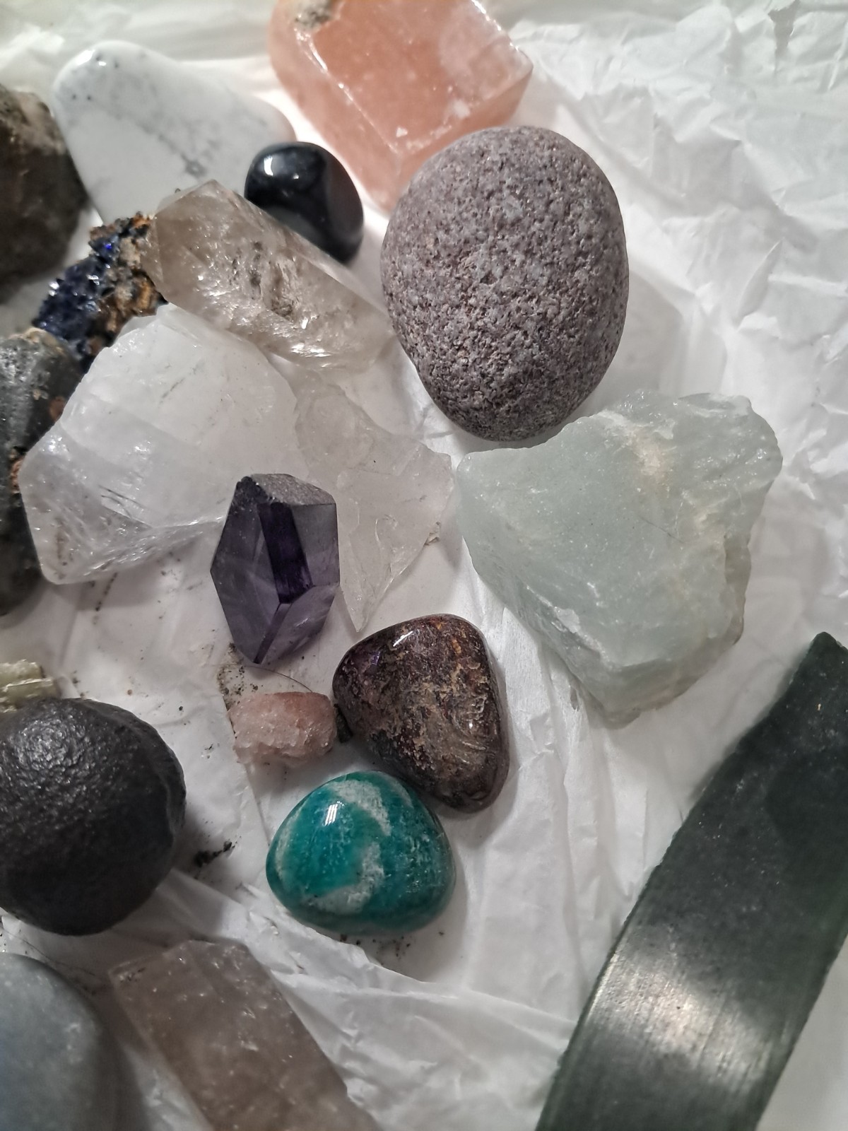 Mixed Lot of Assorted Crystals/ Rough & Tumbled Stones 2.7 lbs