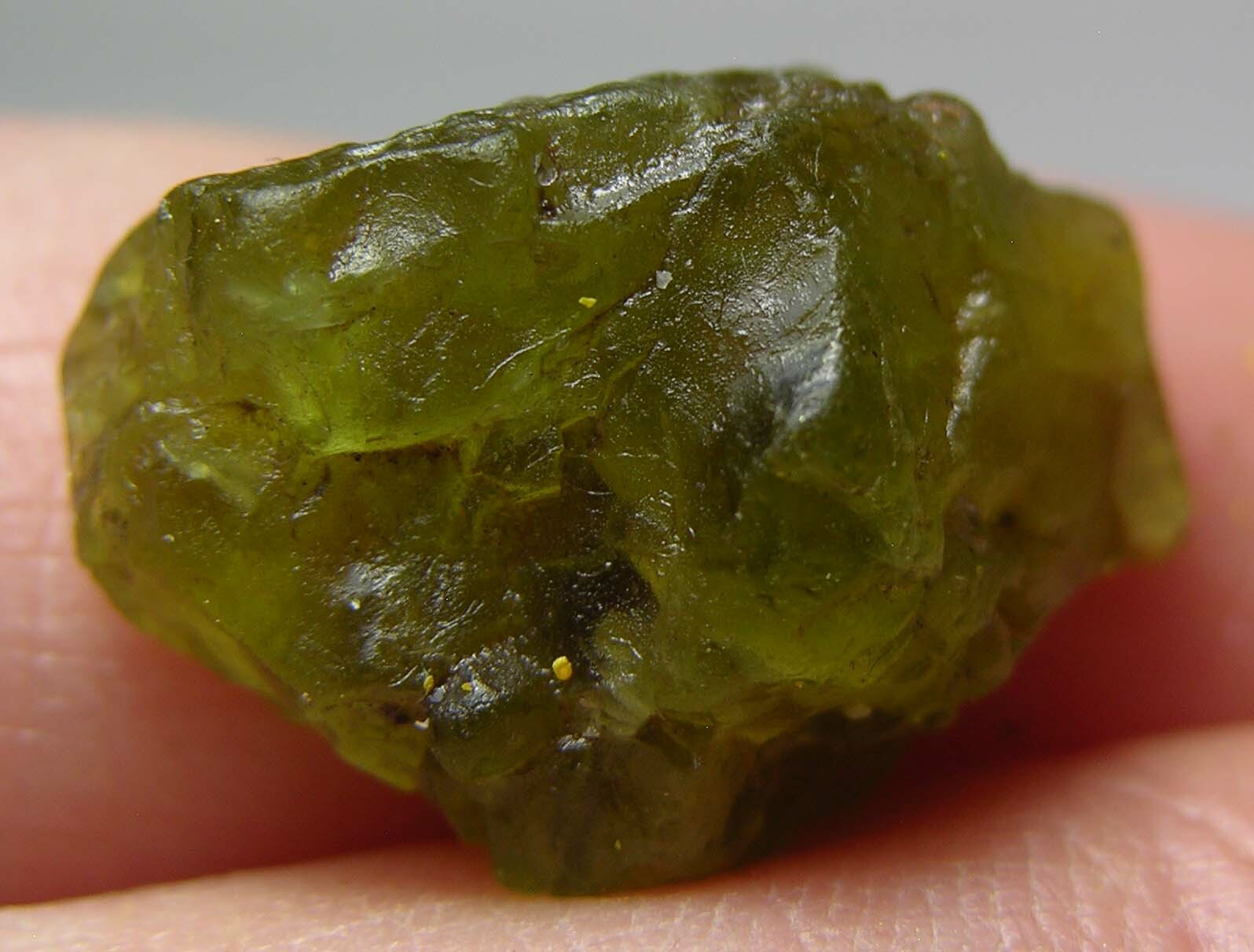 13.65ct Vietnam Dac Lak 100% Natural Rough Peridot Crystal Specimen 17mm 2.70g