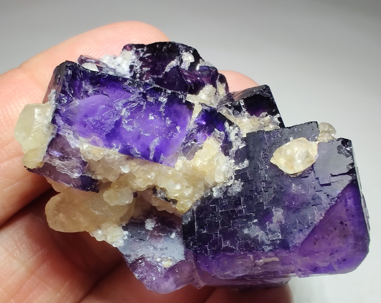 Fluorite crystals with Calcite, fluorescent. Muzquiz, Mexico. 76 grams.