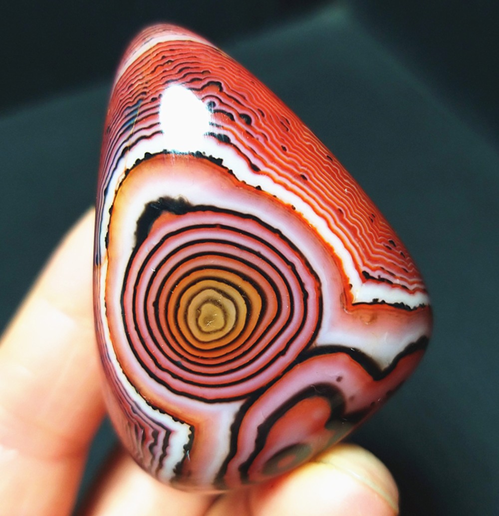 TOP 75.8G Natural Polished Silk Banded Lace Stone Madagascar C1243