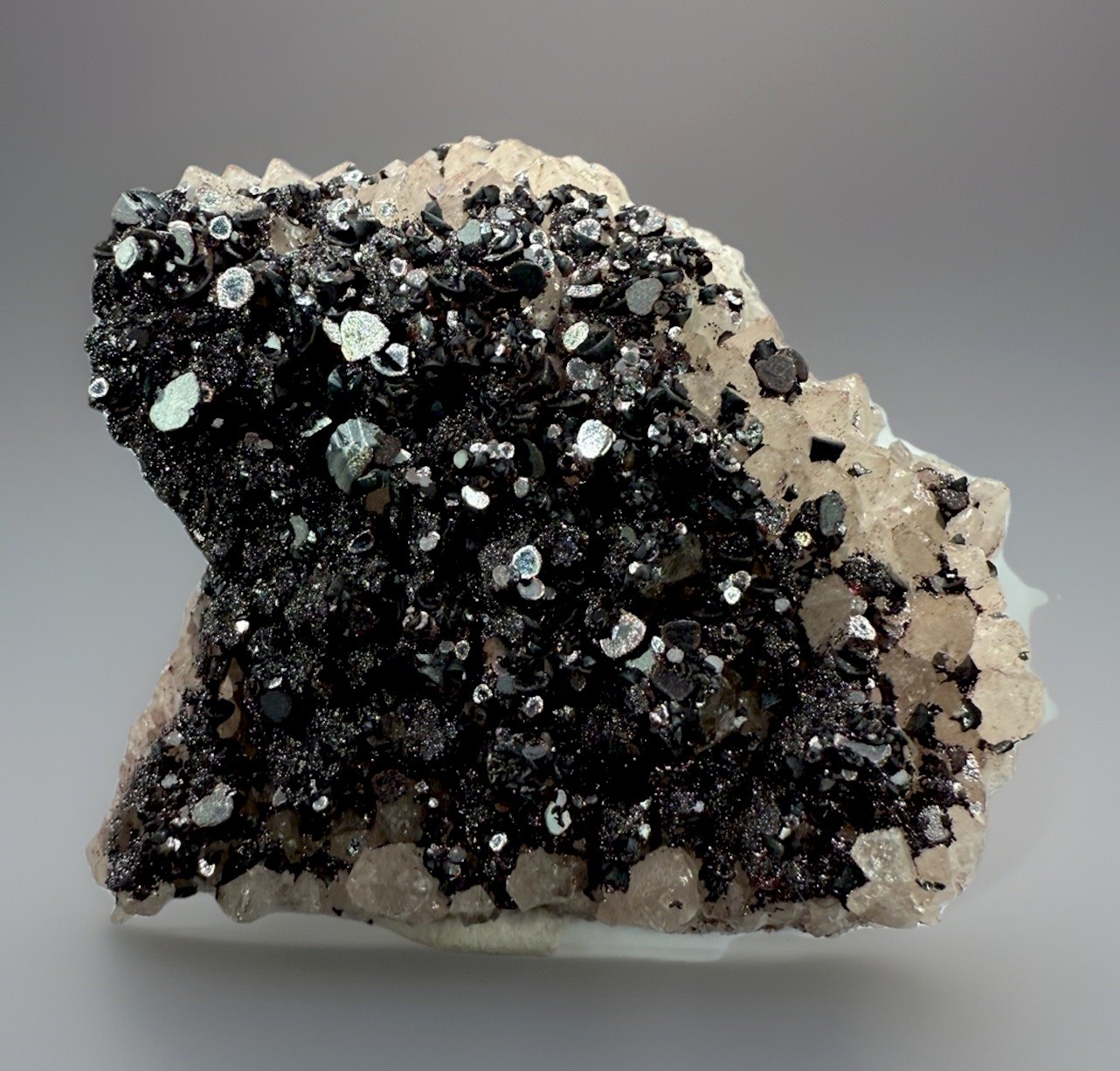 Hematite On Quartz Xls : Brezouard . Ste Marie Aux Mines , France 🇫🇷
