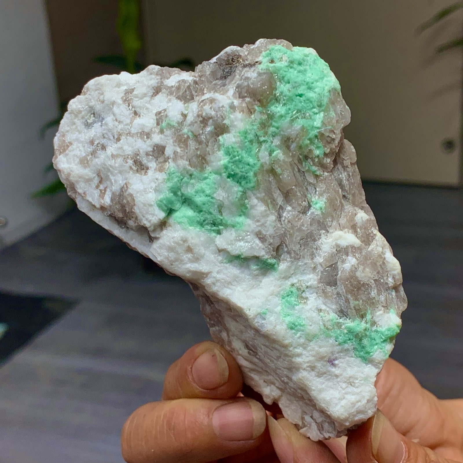234G Natural Rare Emerald Gemstone Crystal Mineral Specimen /China