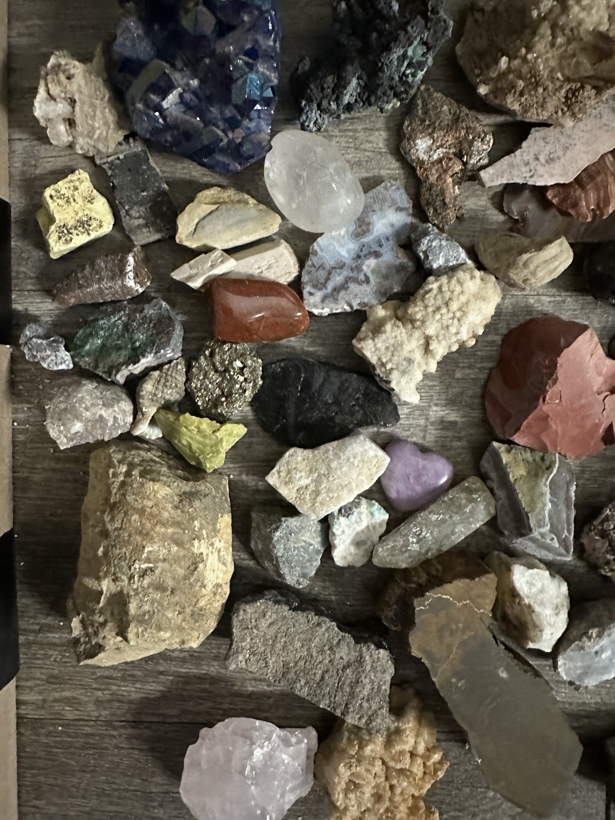 Large Lot Of Small-Medium Sized Mixed Variety Of Rough Rocks And Minerals!