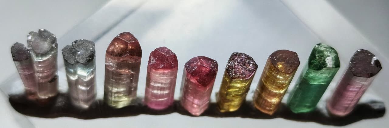 Multi colour terminated jewelery size tourmaline crystals – 27 Carats