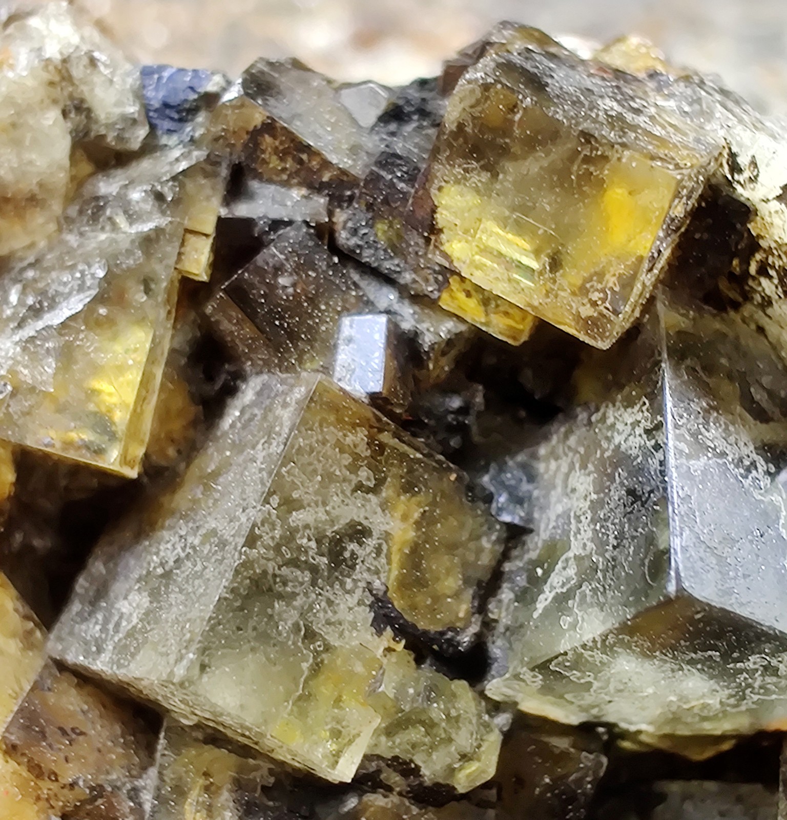 Fluorite crystals with Tar smell!. Illinois-Kentucky Fluorspar Dist. 118 grams.