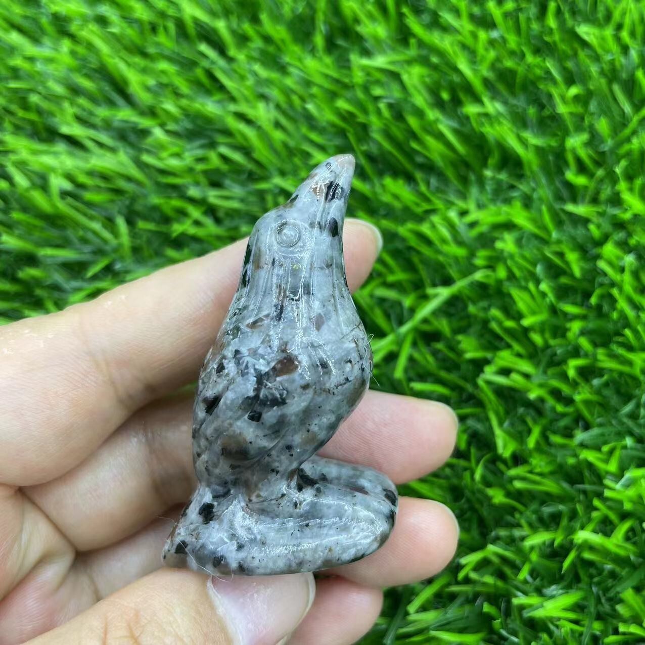 5cm Yooperlite Crow Crystal Figurines UV Glowing Rock Healing Mineral Specimen