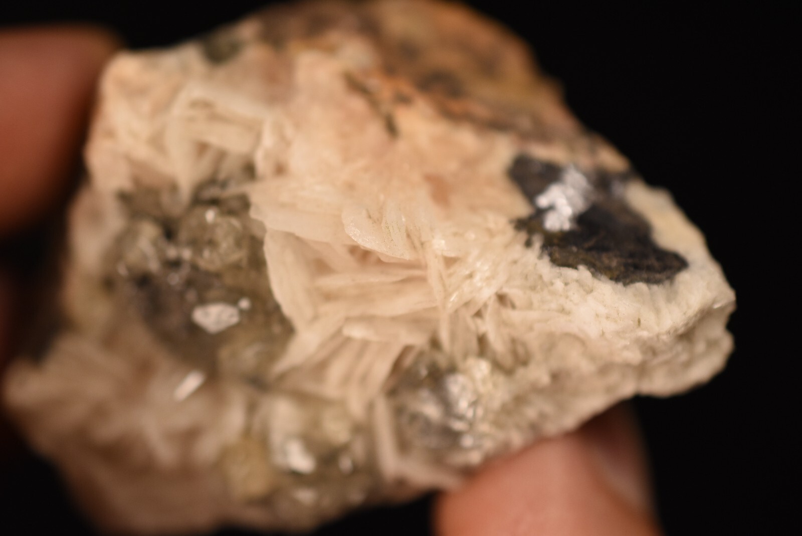 *CERUSSITE* On GALENA & BARITE Specimen 5.8cm 109.6g Natural Crystal Cluster