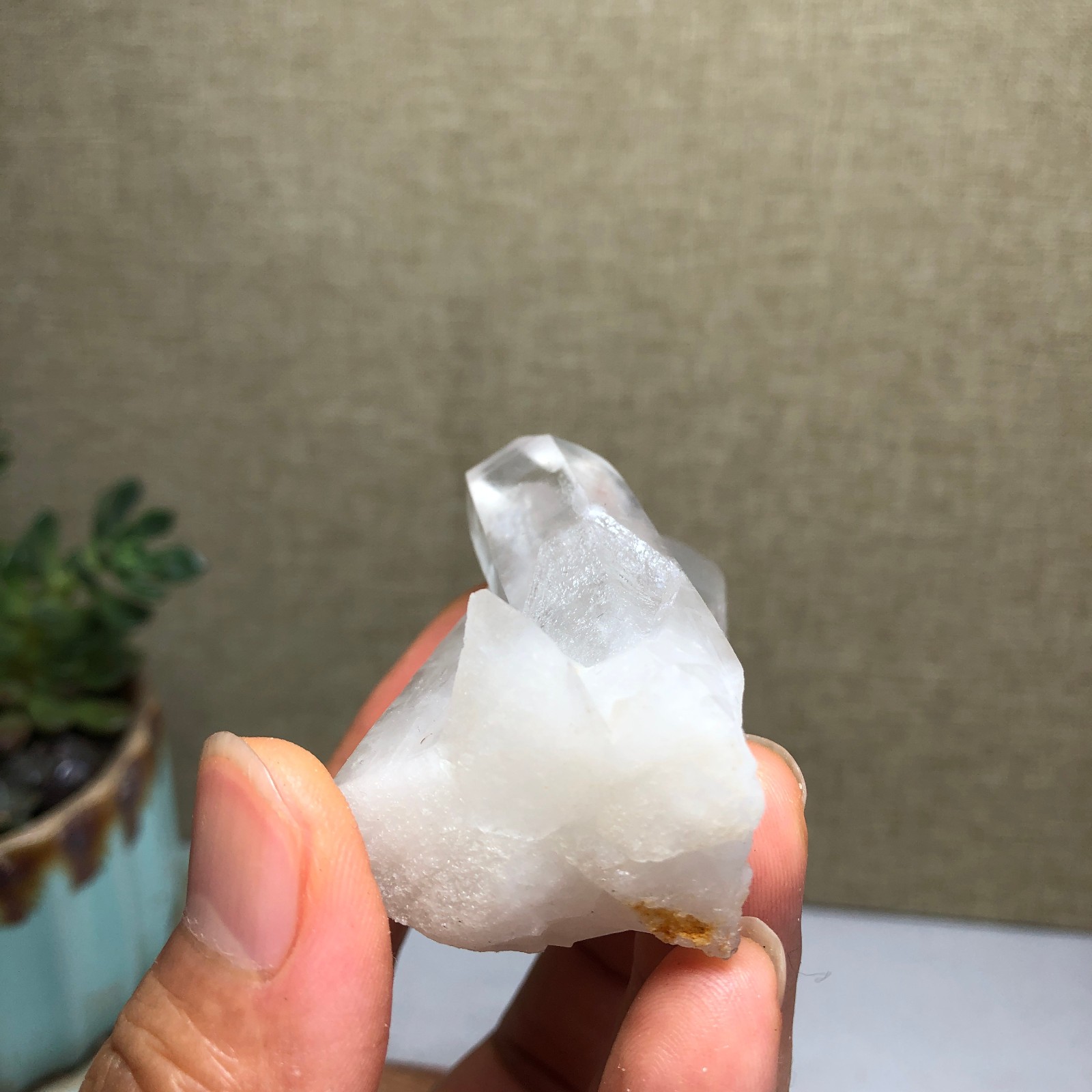 62mm Top Natural crystal clusters pretty Quartz Mineral Specimen 75g A5477