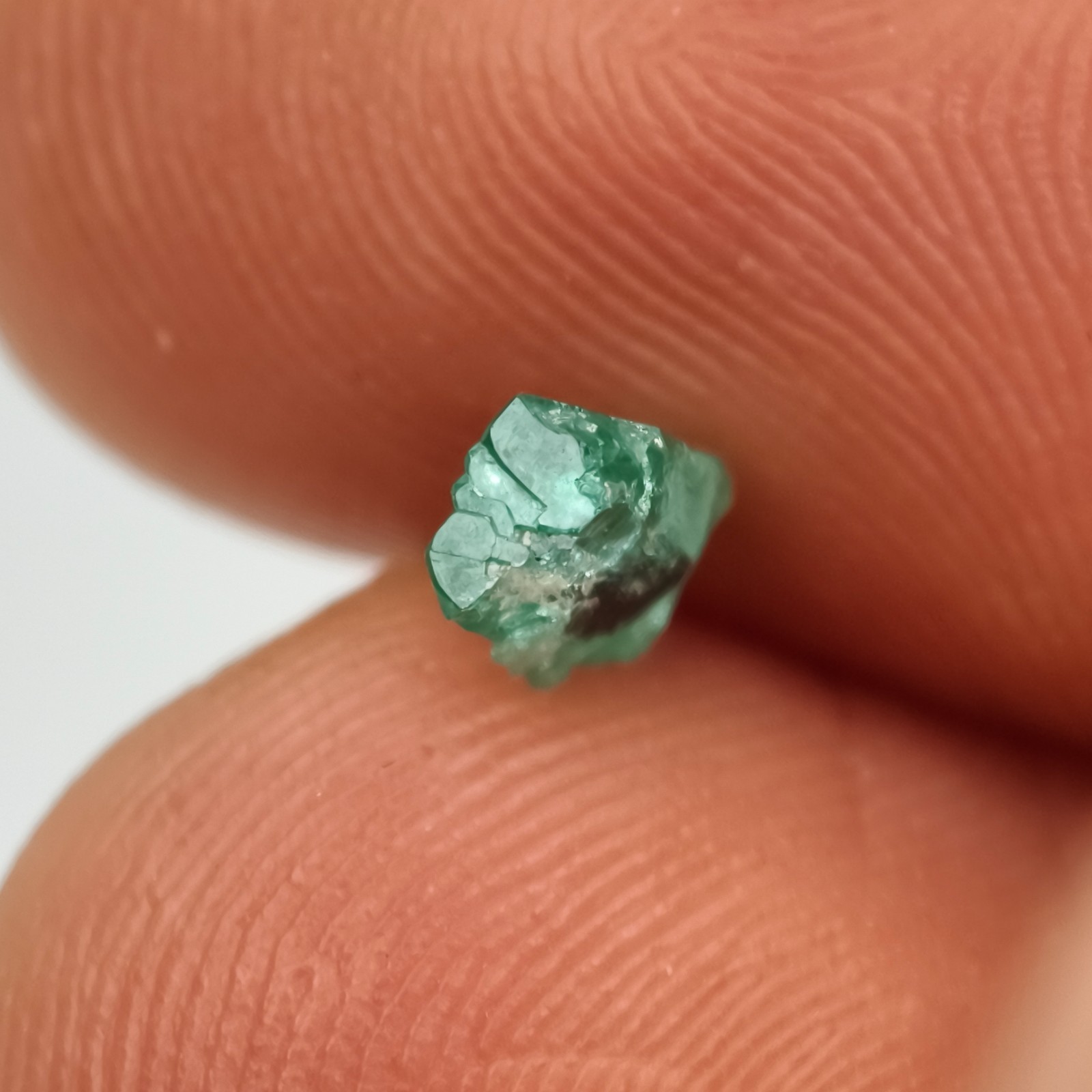 NATURAL EMERALD CRYSTAL GOOD QUALITY FROM MUZO COLOMBIA 0.59 Ct.