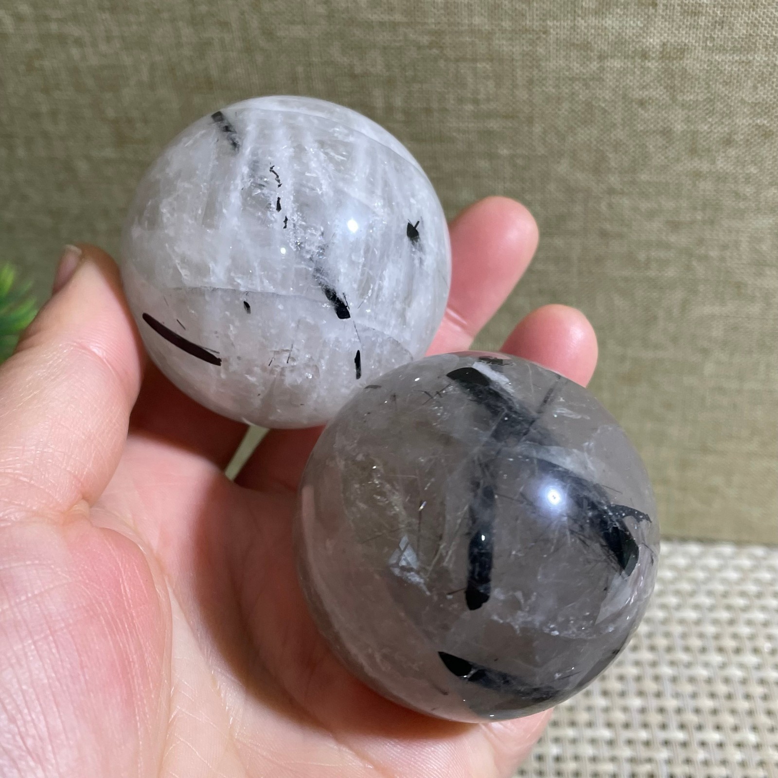 325g Electric stone hand polished ball spiritual decoration