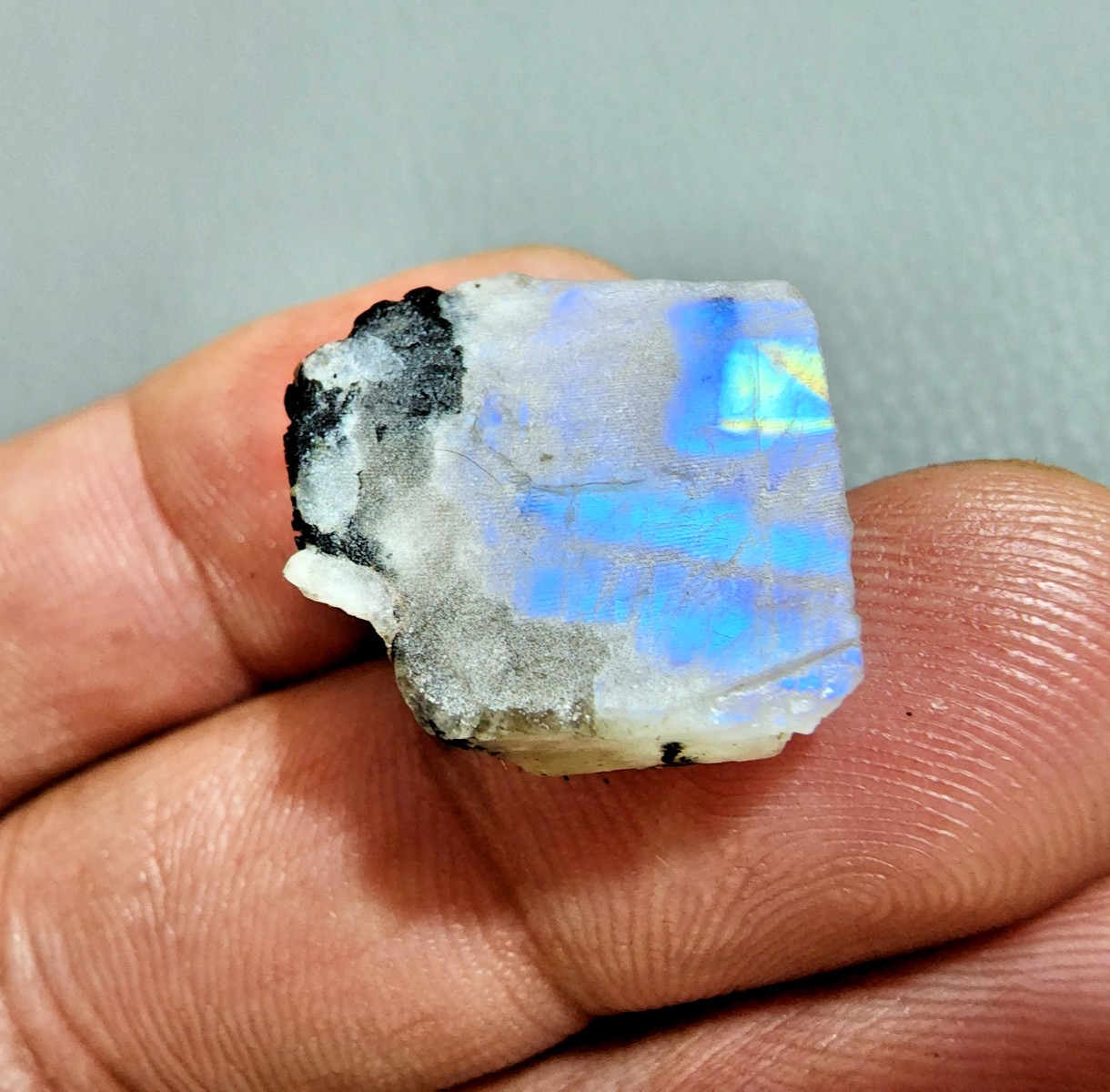 8 pcs Top White Rainbow Moonstone Power Blue Fire Rough Loose Gemstone 17-26MM