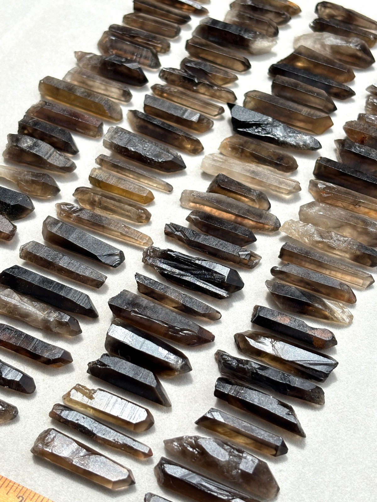 100pcs Bulk Natural Crystal Smokey Quartz Small Points Terminated Wand Specimens