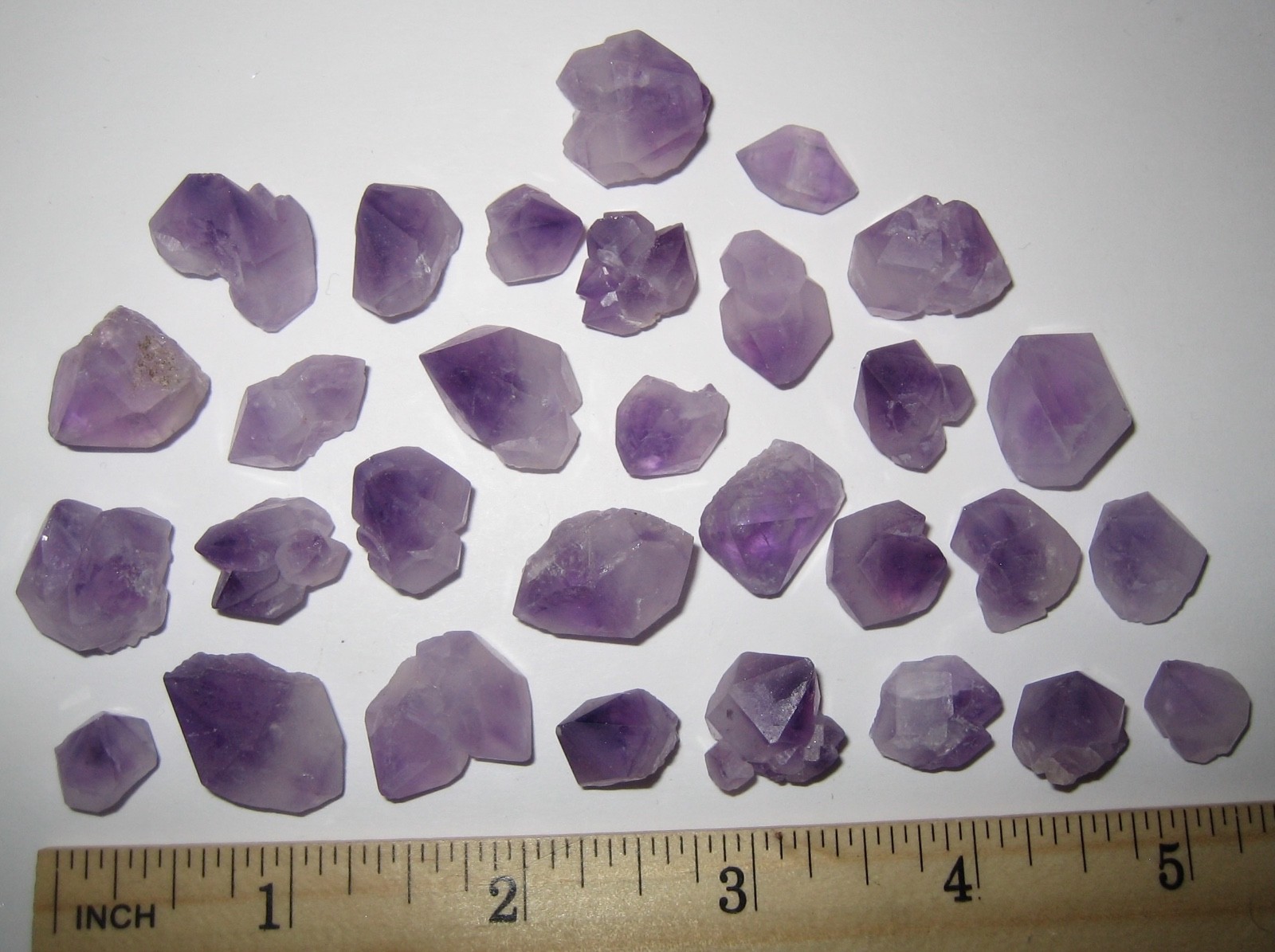 30 SMALL NATURAL ROUGH 0.5″- 0.8″ LIGHT PURPLE AMETHYST CRYSTALS ~ 82.3grams *5