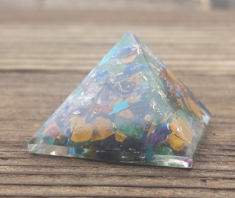 SMALL (25-30mm) 7 CHAKRA MIXED ORGONE GEMSTONE PYRAMID ORGONITE