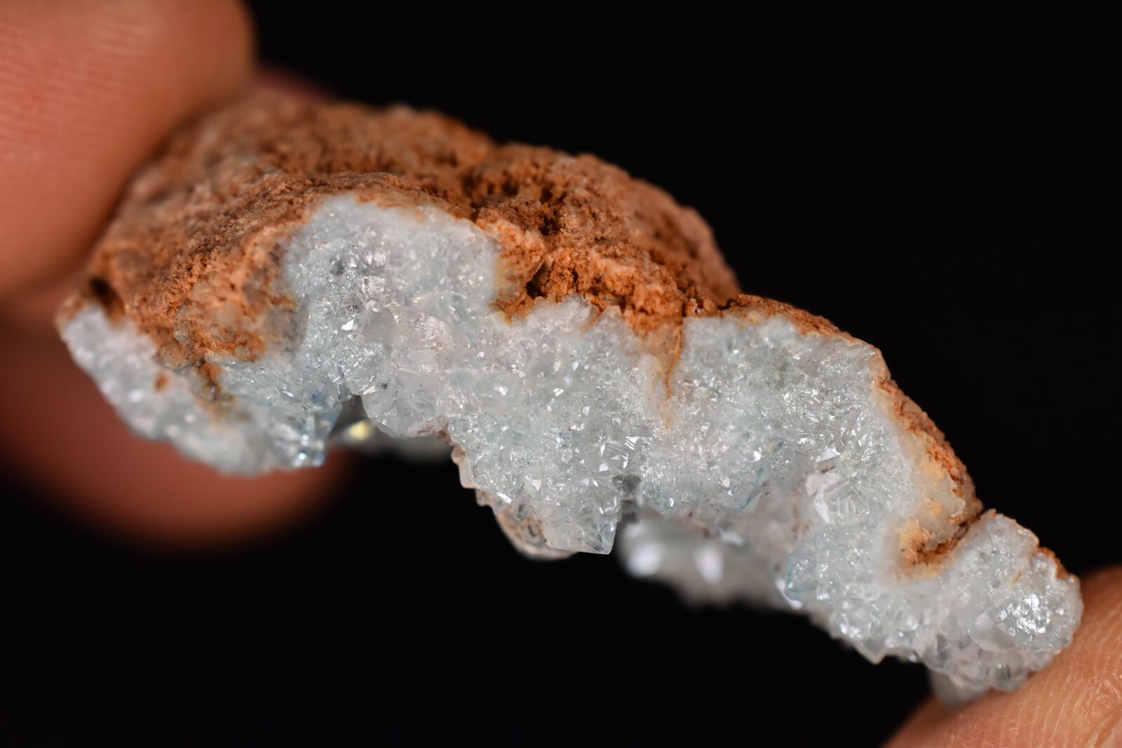 *AQUA AURA* Crystal Cluster 21.6g 4.9cm *CLEAR* Quartz Gold Fumes, Throat Chakra