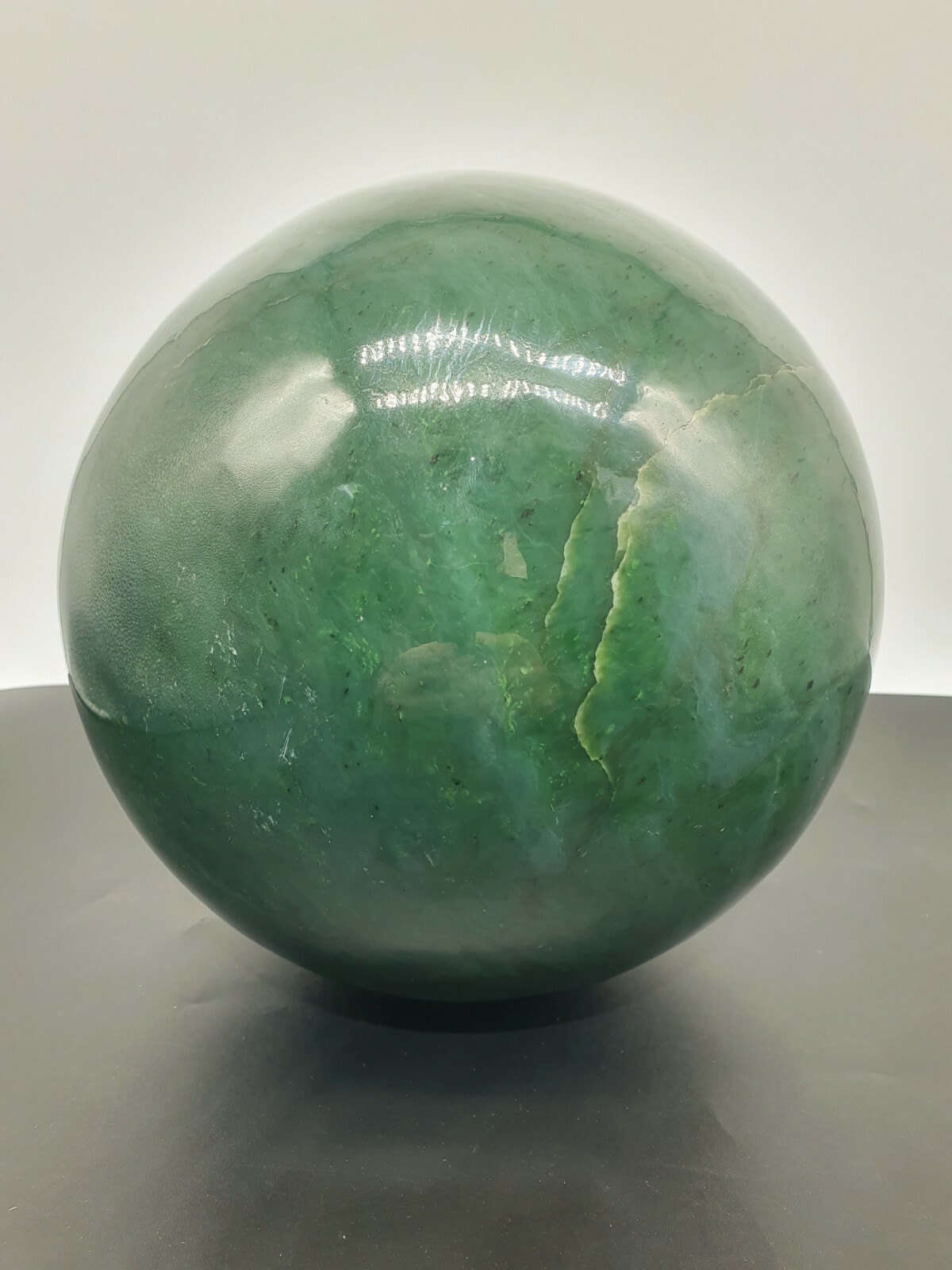 Nephrit Jade Ball AAA+ Top Quality 34.8lbs 8 11/16in Ø Interior Design