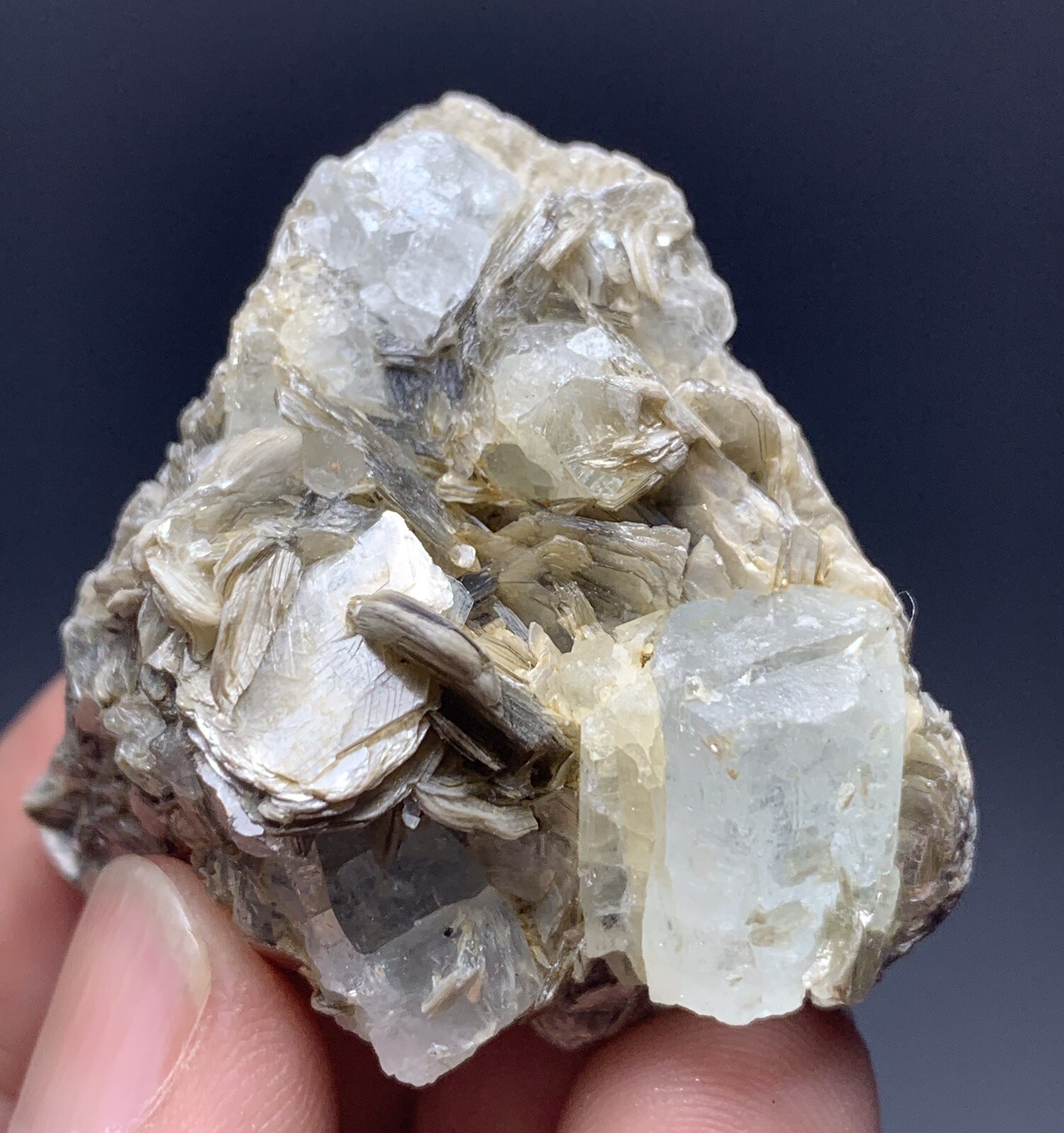 250 Cts Aquamarine Crystal Specimen With Mica From Pakistan.
