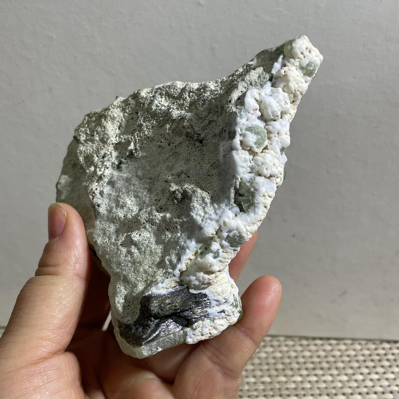 319g green chalcedony grape Mineral specimen Indonesia