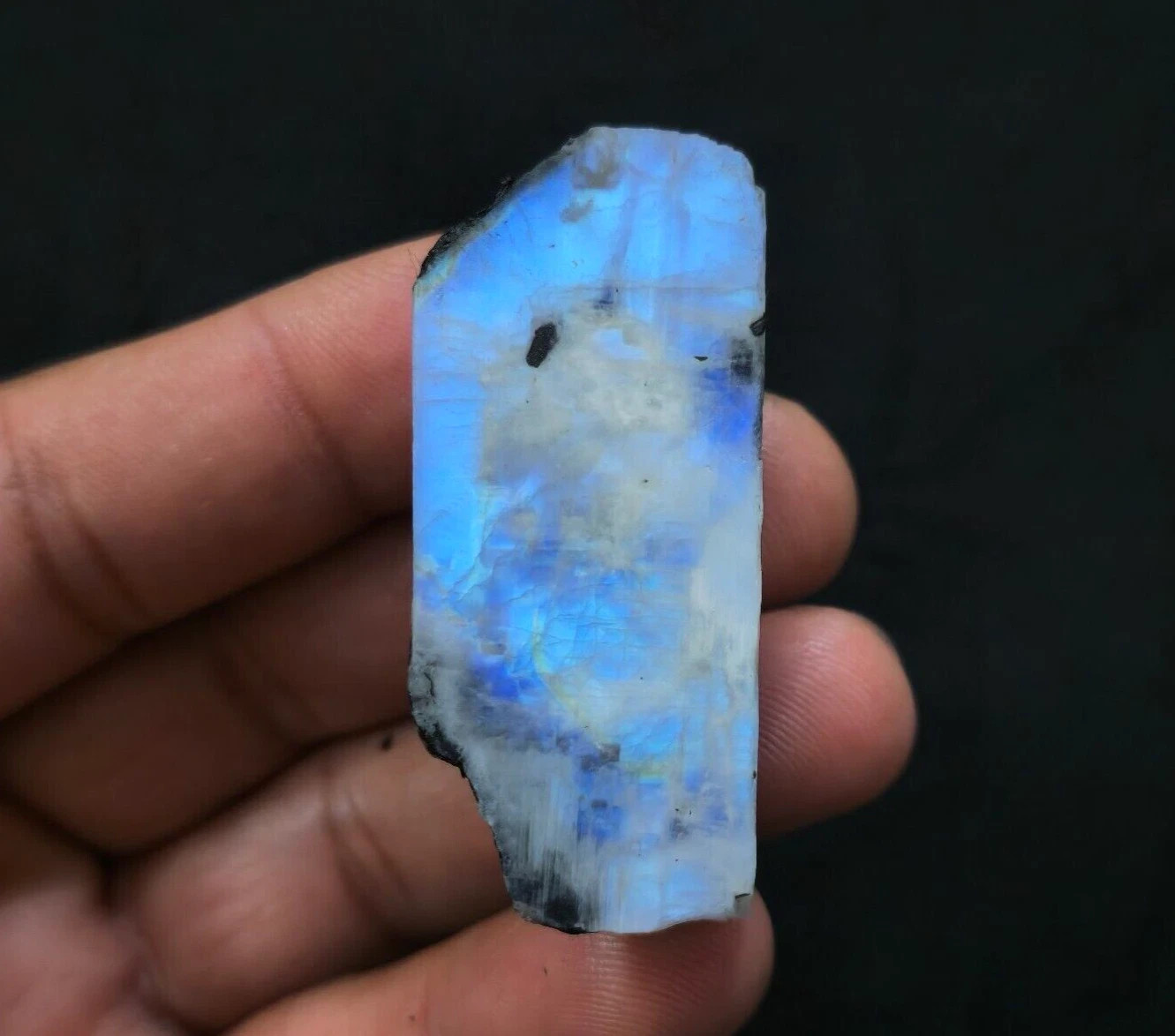Attractive Rainbow Moonstone Raw 157.50 Crt Moonstone Rough Gemstone For Jewelry