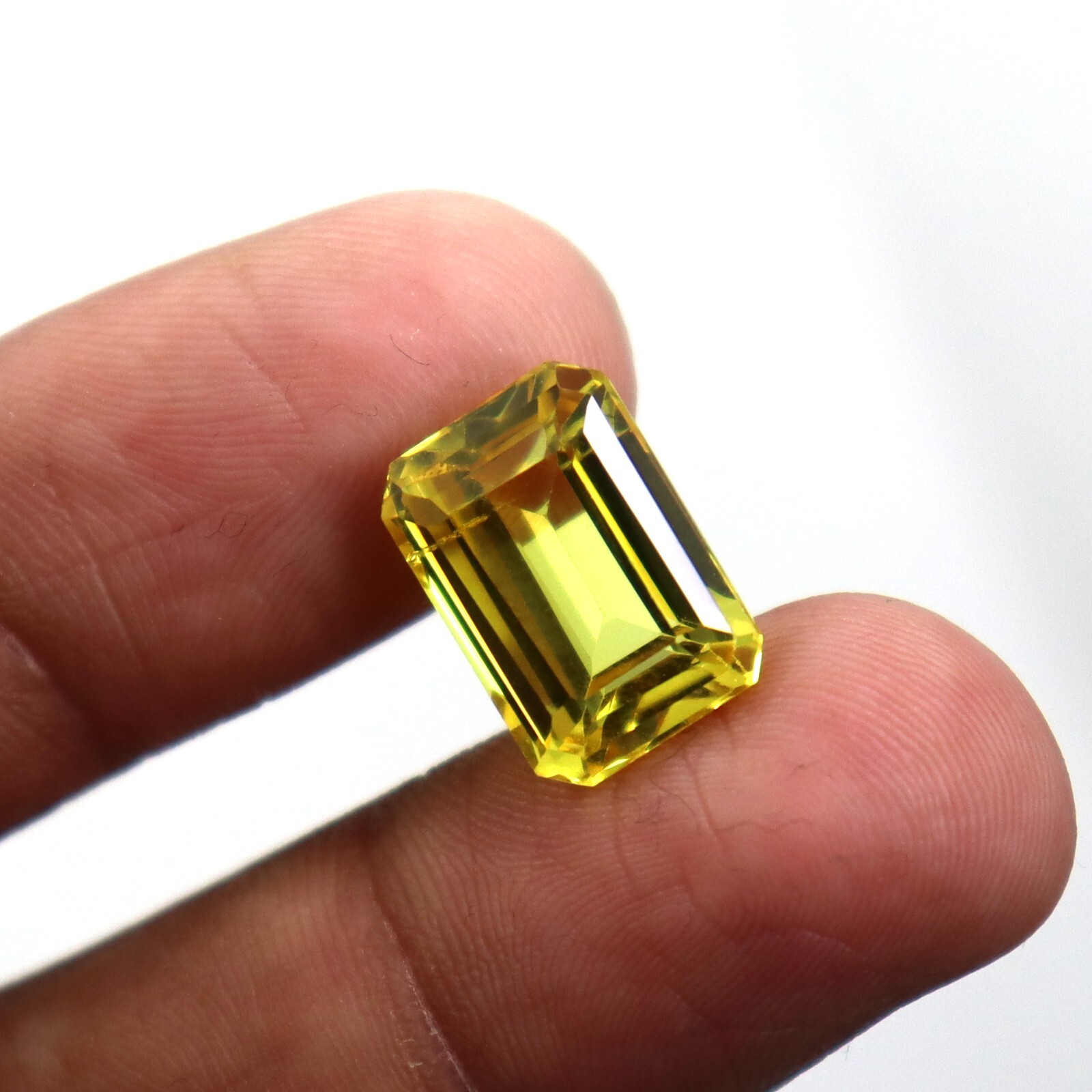 AAA+ 10.35 Ct Yellow Sapphire Gemstone GGI Certified Loose Gemstone Emerald Cut