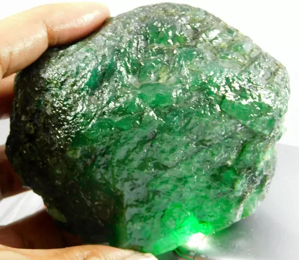Natural Dyed Green Emerald Rough 800-900 carat Earth Mind Uncut Loose Gemstone